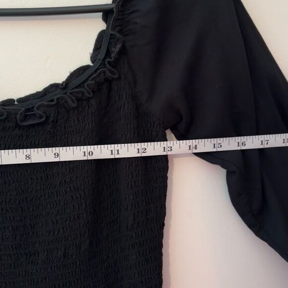 Hollister Women’s Black Smocked Off Shoulder Jumpsuit Size Medium - Picture 4 of 8